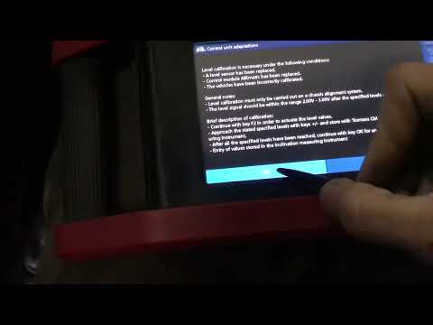 Видео: Как откалибровать подвеску на Мерседесе W220 с помощью Launch GDS