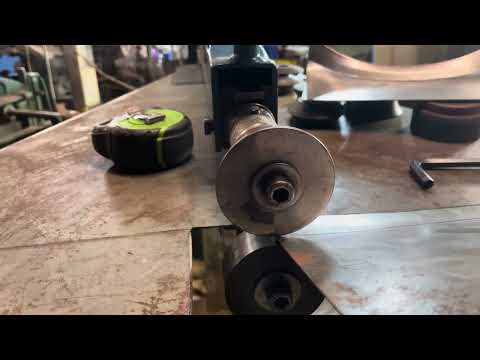 Видео: Роликовая отбортовка, отбортовка и снятие заусенцев