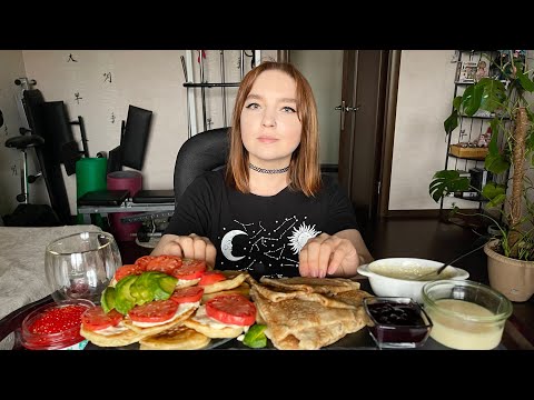 Видео: Мукбанг | Оладьи, блины, икра, сгущенка | Mukbang | Pancakes, condensed milk, caviar 🥞