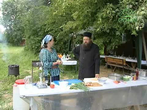 Видео: Кулинарное паломничество. От 30 июня. Кулинарный экспромт от игумена Серафима (Симонова)