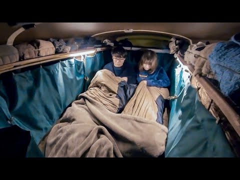 Видео: Зимняя снежная гора | Жизнь в минивэне | Лагерь легких автомобилей
