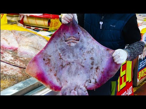 Видео: Рыбный рынок, Сеул, Корея / Стингрей сашими, Стингрей Резка Шоу, Корейская уличная еда, 4K