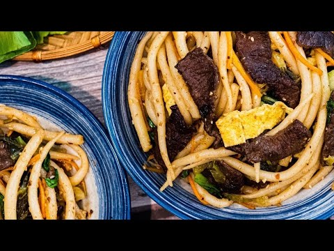 Видео: Веселый рецепт говяжьего чау (жареная лапша в стиле хакка)