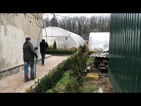 Видео: Будівництво бомжтеплиці 2 частина. Гнем дуги і ставим на місце. Теплиця