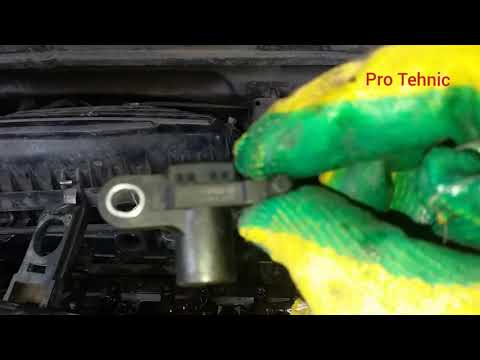 Видео: Honda Civic eu1, d15b, не заводится, хлопки во впуск, замена датчика распредвала-коленвала...