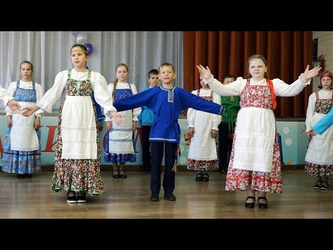 Видео: «Рано утром я встаю» (Мой город). Ансамбль «Петровская слобода». Май 2022 года.