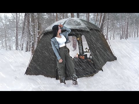 Видео: СИЛЬНЫЙ СНЕГ В БУРИ С ГОРЯЧЕЙ ПАЛАТКОЙ ❄️ КЕМПИНГ ASMR