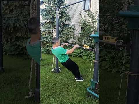 Видео: Многофункциональный аксессуар для турника.