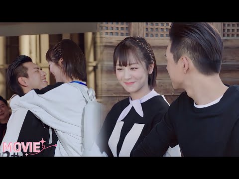 Видео: Отказала? Тогда поцелую так, что ноги подкосит!🔥🙈