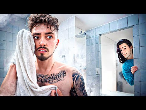 Видео: ХЕРЕЙД ПОДСМАТРИВАЕТ ЗА МНОЙ В ДУШЕ!