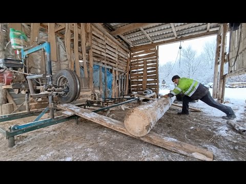Видео: Самая простая пилорама в мире! Пилим сосновый брус! homemade sawmill