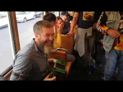 Видео: Александр Бормотов. "Ядрёные частушки". Трамвайный драйв в Питере 2018.