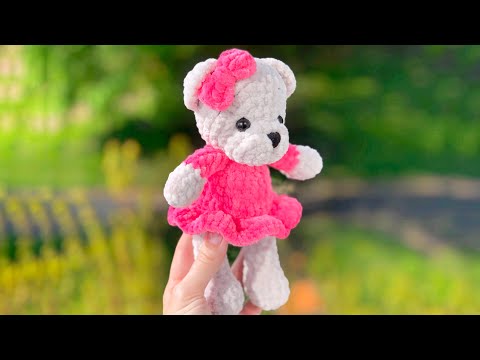 Видео: Мишка в платье крючком из плюшевой пряжи. МК. Часть 4 юбочка и бантик