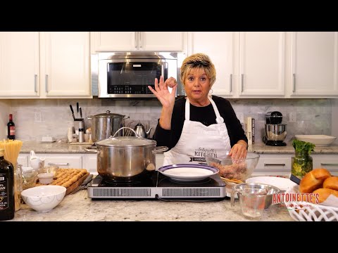 Видео: Мой воскресный соус и фрикадельки стали вирусными! Давайте углубимся в этот южноитальянский рецепт.