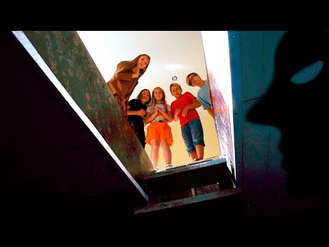 Видео: ЈЕЗИВА КУЋА СА ДУХОМ У ЛЕТЊЕМ КАМПУ – Авантуре најбољих пријатеља!