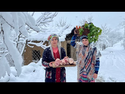 Видео: Снежный день и готовим рагу из бараньих мышц и шеи! Резка дров бензопилой