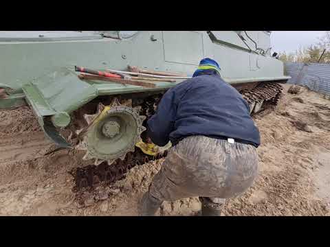 Видео: Переобуваем гусянки на МТЛБ.