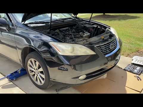 Видео: Обзор замены радиатора Lexus ES350 2008 года
