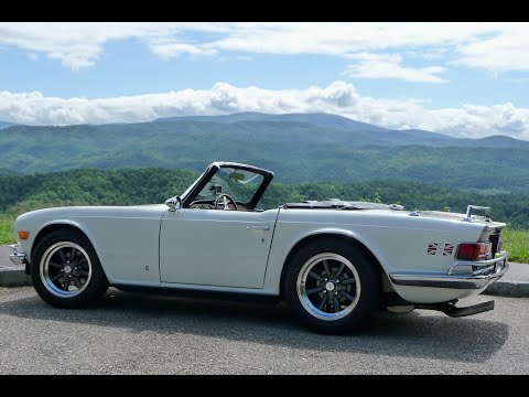 Видео: Triumph TR6 1973 года, как снять карбюраторы Zenith Stromberg, впускной и выпускной коллекторы