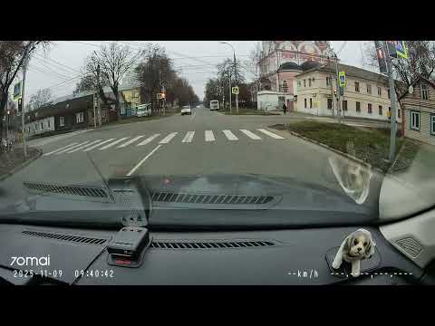 Видео: Перекресток ул.Нормандия-Неман и ул.Маяковского, заработал светофор.