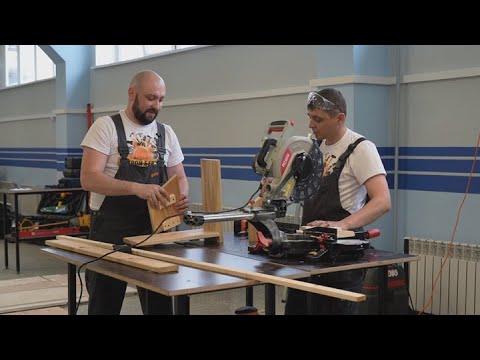 Видео: Бери и Строй | Кормушка для белок