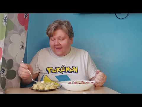 Видео: Пельмени Ермолино, овощной салат с соевым соусом, скумбрия г/к и фрукты