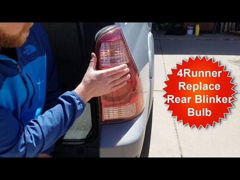 Видео: Замена лампы указателя поворота заднего фонаря Toyota 4Runner 2003-2009 гг.