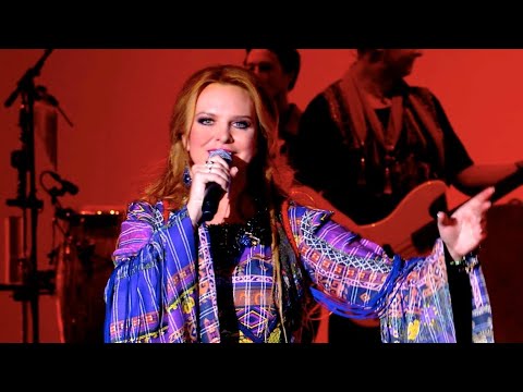 Видео: ВАРВАРА • Я МИЛОГО УЗНАЮ ПО ПОХОДКЕ || Музыкальный спектакль "ЛЁН" | Театр "Геликон-Опера" | 2019