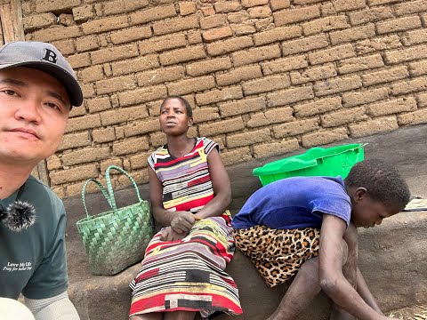 Видео: Африкын хамгийн ядуу айл нь энэ байсан Малави улс #solo #travel #africa #shortvideo #vlog #poor