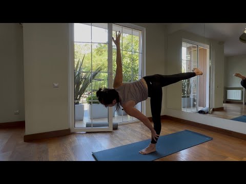 Видео: Хатха-йога. Вдумчивая работа в асанах жарким летом.