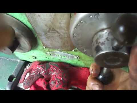 Видео: Коробка скоростей и обслуживание подшипников шпинделя 1м61