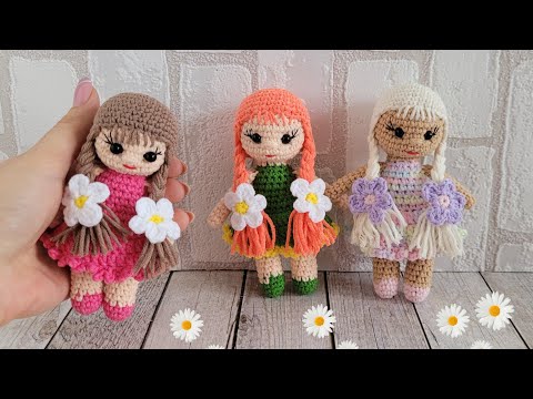 Видео: Небольшая кукла вязаная крючком с цветами/crochet doll tutorial /Häkelpuppe