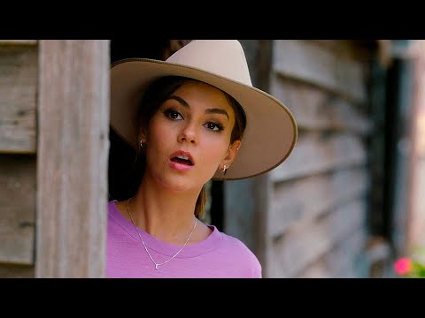 Видео: Городская пижонка влюбилась в деревенщину, а тот на самом деле оказался миллиардером