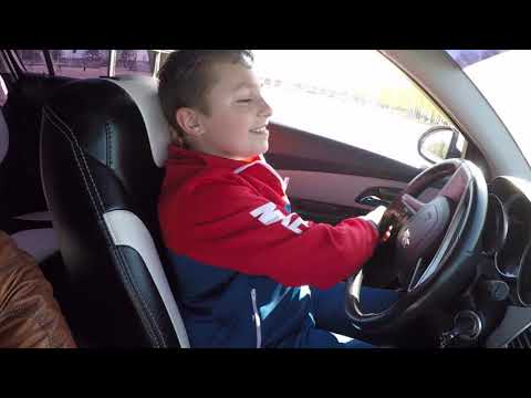 Видео: УЧУСЬ ЕЗДИТЬ НА МАШИНЕ...LEARNING TO DRIVE A CAR