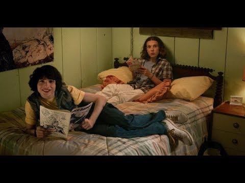 Видео: Очень странные дела-Клип-Оди и Майк-Девочка с каре