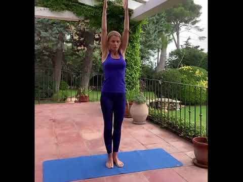 Видео: 93 Йога з Кариною Харчинською. Легке комплексне заняття, для настрою та пробудження тіла.