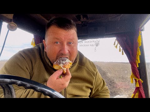 Видео: Орю поле, день 2! Зять привіз обід і не забув про дівчат!!!