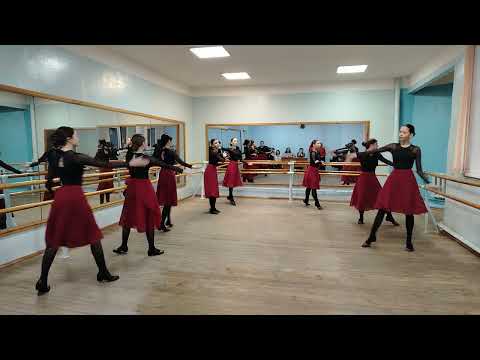 Видео: 26 декабря 2024г народный танец 8 класс.  Волкова Светлана Ахатовна концертмейстер Исхакова Флюза