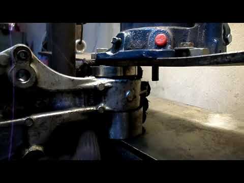 Видео: Нижняя подушка двигателя Peugeot 307. Опора двигателя.