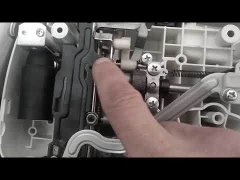 Видео: ремонт швейных машин brother RS-7, лишний звук