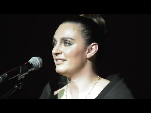 Видео: Елена Ваенга  в Париже 26.10.2015г.(1-е отд.)