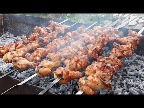 Видео: Куриные крылышки на мангале 😋😋 вкусный Маринад для сочного Шашлыка 👍👍