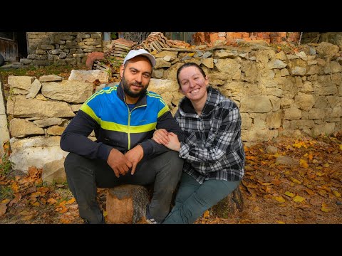 Видео: ЖИВОТ НА СЕЛО: Подготвяме двора за строеж + КАКВО СТАВА С НАВЕСА? | Двама млади на село | Boho Soulz