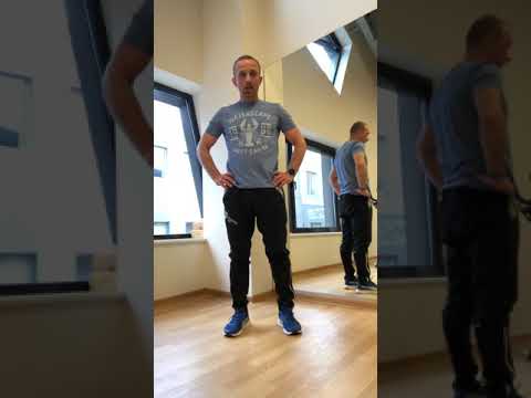 Видео: Приседания - дыхание и техника выполнения