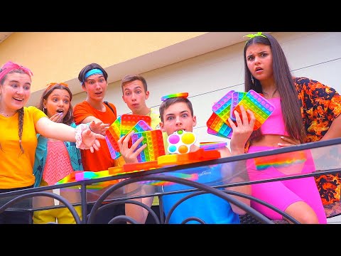 Видео: ОТКУДА В ЛАГЕРЕ ВЗЯЛИСЬ ПопЫты и Симпл Димпл ? POP IT & SIMPLE DIMPLE