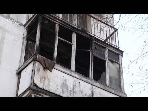 Видео: Мама с сыном остались жить в заброшенной хрущевке в Москве