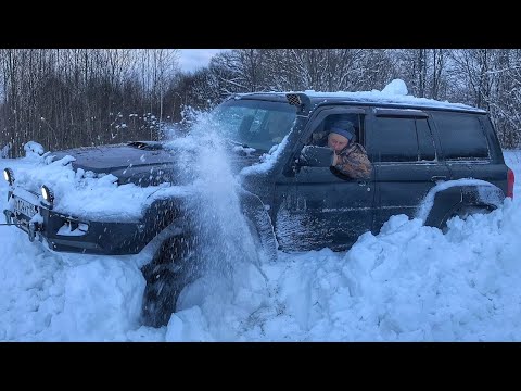 Видео: Patrol на 42 тракторах по глубокому снегу