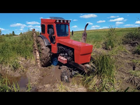 Видео: Проходимость трактора на костылях!!! Помогает ли бревно на бездорожье???  Проверяем!!!