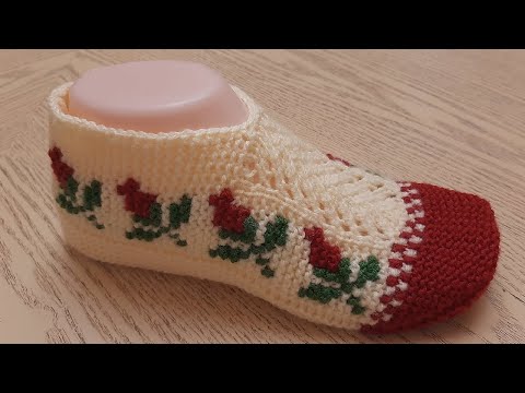 Видео: Классные тапочки-следки на двух спицах без швов