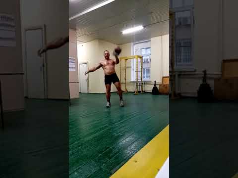 Видео: Спортзал 2020 - Рывок гири 32кг в темпе 22 - Морозов Игорь